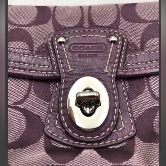 173. Coach Wristlet Purple 8 x 4.5 signature C silver hardware - Picture 3 of 6
